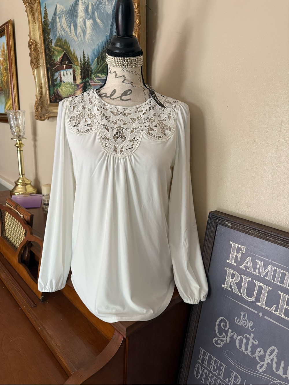 White House Black Market White Lace Yoke Long Sleeve Blouse NWT 70.00 - Picture 2 of 6